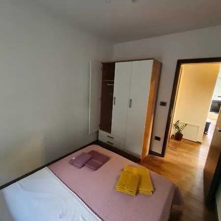 Lola Apartment *