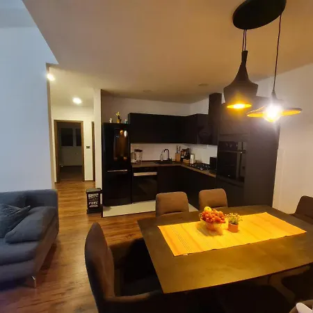 Apartment Lola *