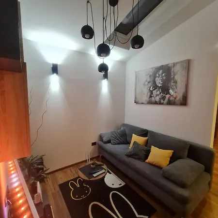 Lola Apartment *