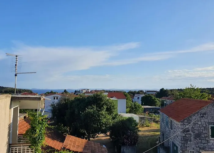 Lola * Pakoštane