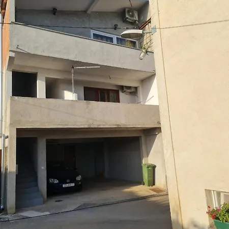 Lola * Pakoštane